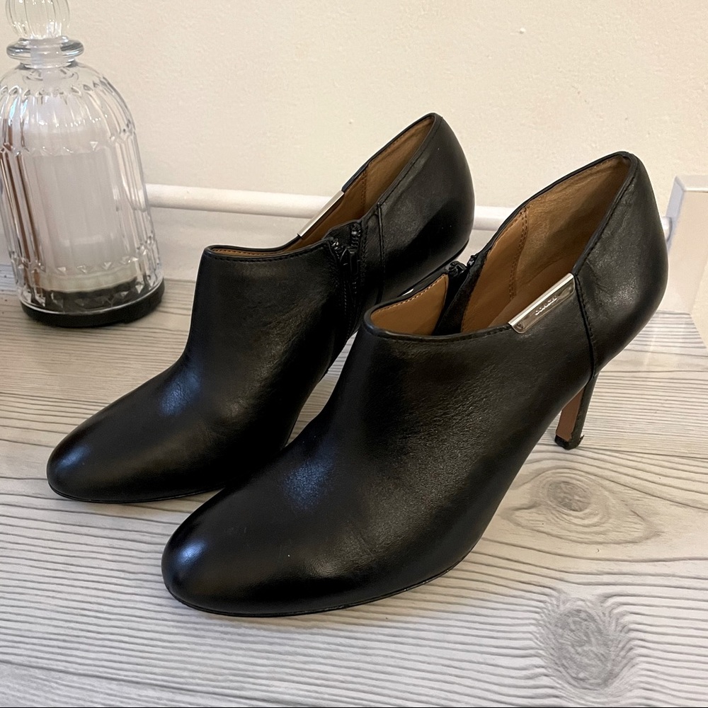 *HP* Coach Seneca Glazed Leather Bootie Black 7.5 - Picture 2 of 6